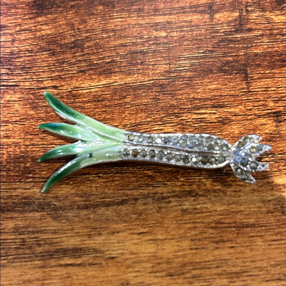 Source Unknown Green and Silver Brooch